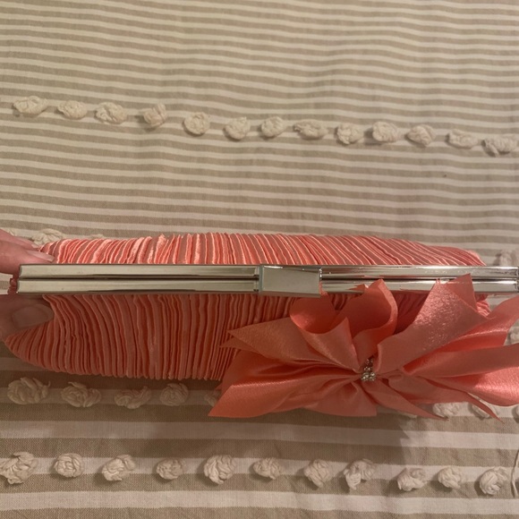 NWOT Jessica McClintock Satin Clutch - Picture 3 of 7